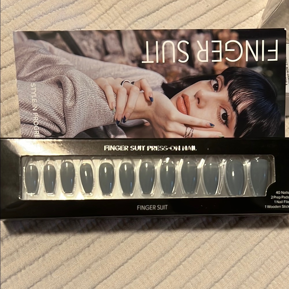 Finger Suit Monday Blues Press-On Nails Coffin Shape